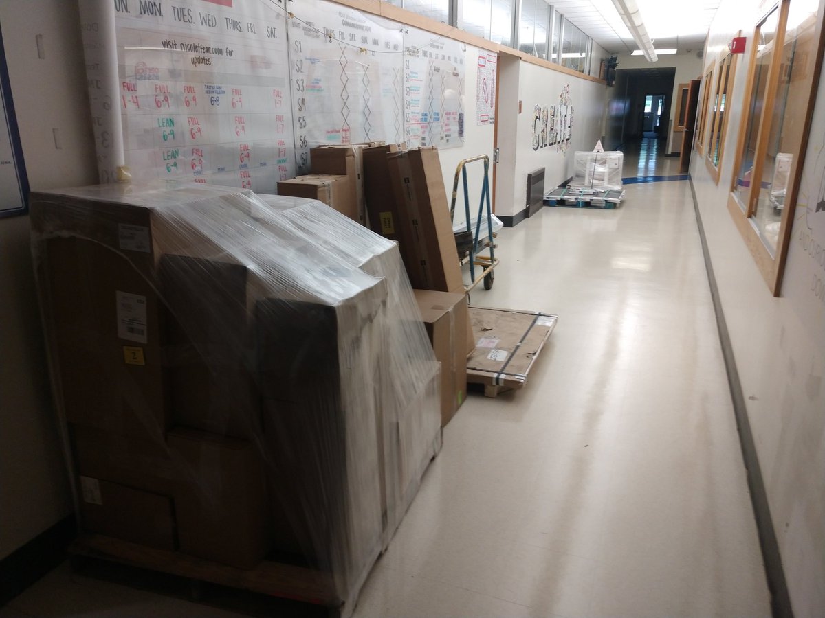 teach_robots's tweet photo. Look at all the new stuff the students at Nicolet High School get to learn with this year! #comingfast #learning #buildingforthefuture https://t.co/DJSnOLSLtf