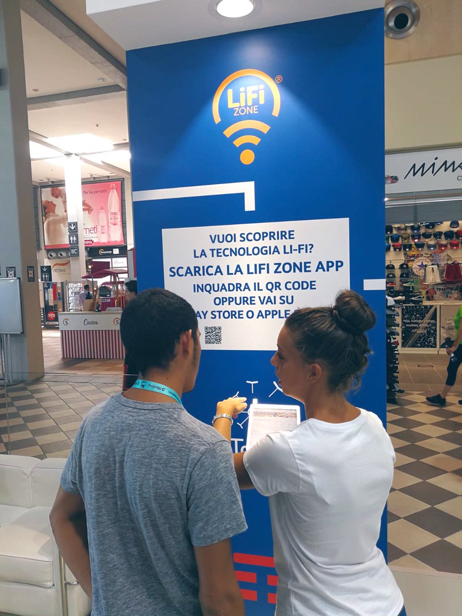 SoniaCasaro's tweet image. Continuano le visite allo spazio #5G di @TIM_Official presso il @MeetingRimini! All’interno un’area è dedicata alle soluzioni di alcune delle #startup @timwcap più innovative! 
Vi aspettiamo fino al 24 agosto al #meeting19 🚀