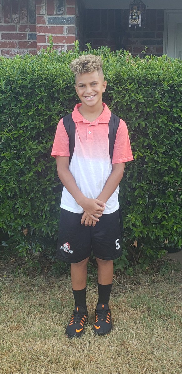 MsKysar's tweet photo. First day kinder...first day 6th grade. My heart is melting. #NISDfirstday @CTMSBulldogs https://t.co/NAEddY3ohE