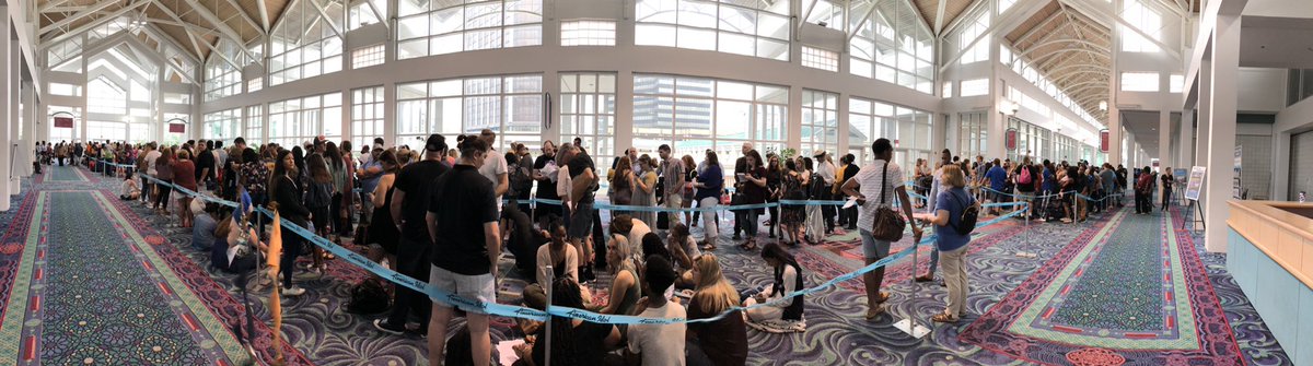 JenAtherton1's tweet photo. The lines are getting long and the halls in the Mobile Convention Center are filling up quickly! #AmericanIdol #IdolOnABC #mobile #singit @weartv https://t.co/IMFC67kszo