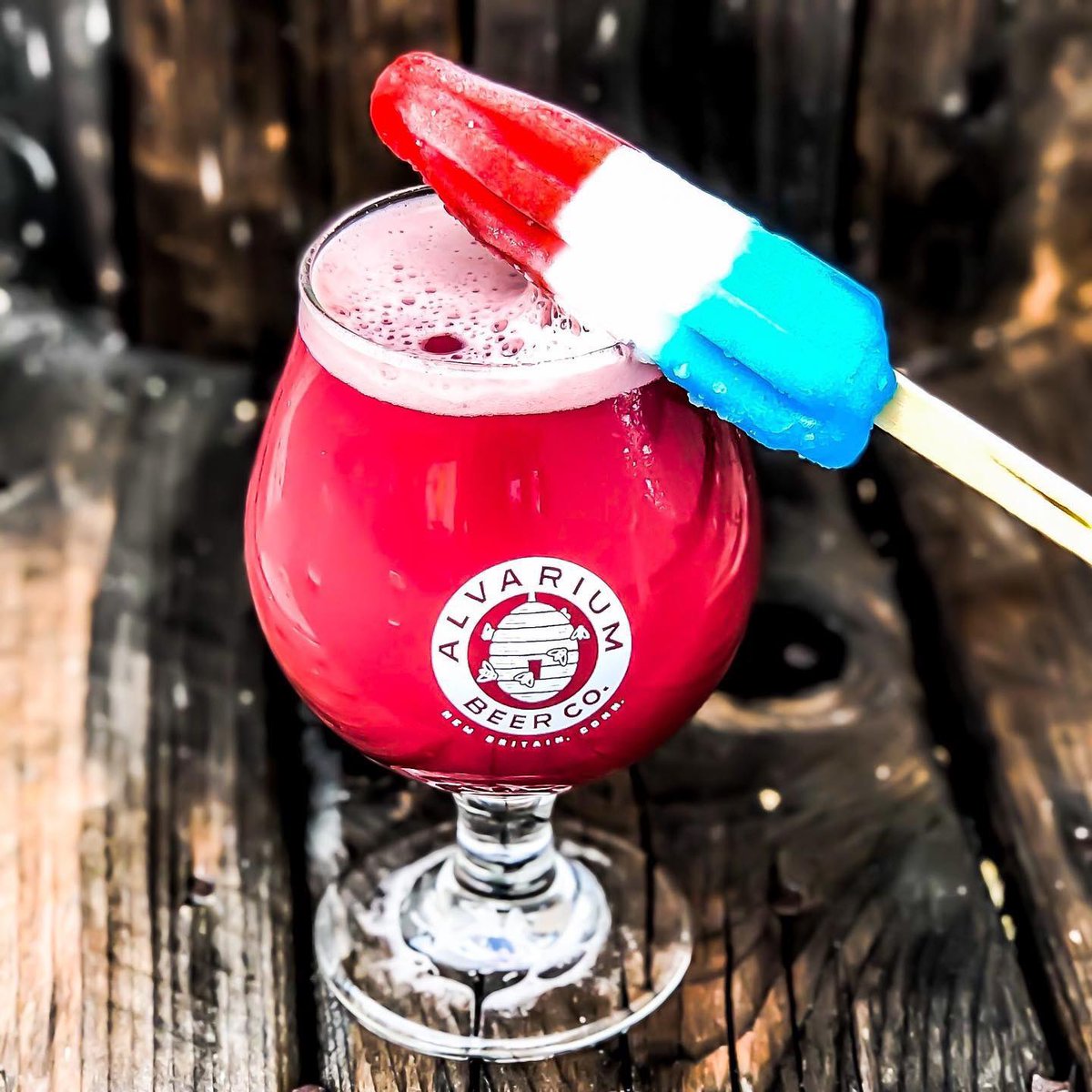 Ready or not, here comes the boom! Like your favorite summer jam set on repeat, Bomb Pop [our popsicle-style sour] is back once more before the leaves start fallin’. The bomb drops Wednesday 4pm. Come relive your childhood popsicle dreams with a twist of naughty.