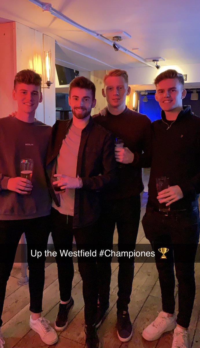 FraserReid13's tweet photo. Mon eh teckers fuck the Westfield ����⚽️ https://t.co/kVMPh7Qbxk