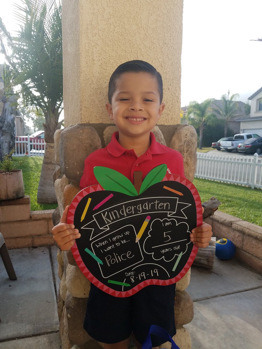 ohheyitsAndie's tweet photo. First day of school #abc7firstday https://t.co/TDHLxWlX9d