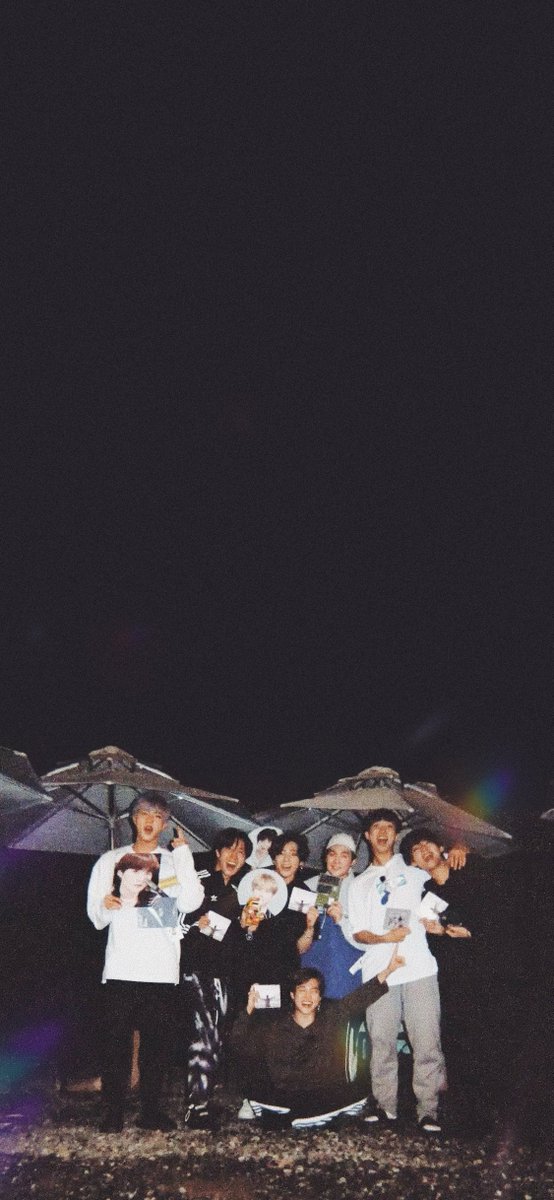 BTSorbit's tweet photo. 📷📸 @BTS_twt https://t.co/2AyHBo8uiM