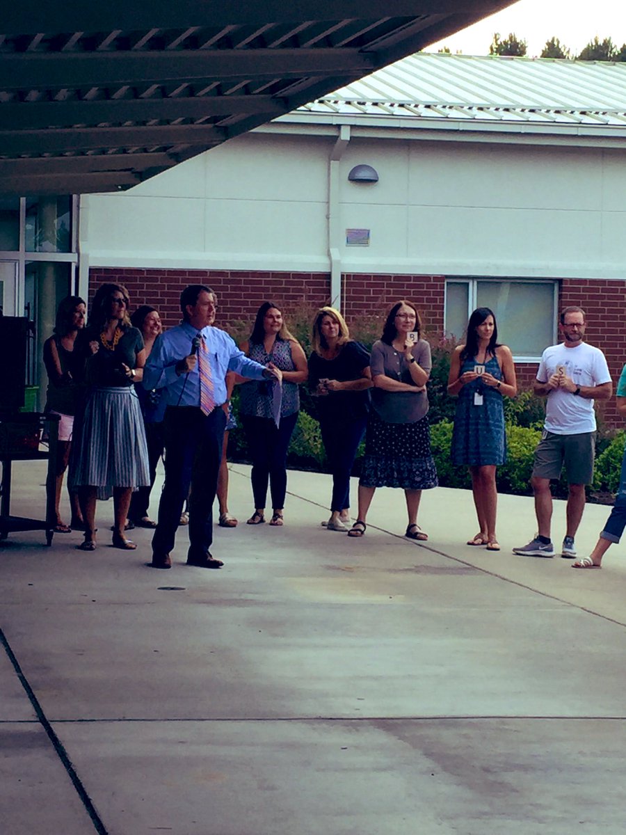 MillsParkElem's tweet photo. Our teachers are back!! ❤️ We’re kicking off the morning with a game of Human Scrabble!! #pantherpride #loveourteachers https://t.co/EMpVzAZJPG