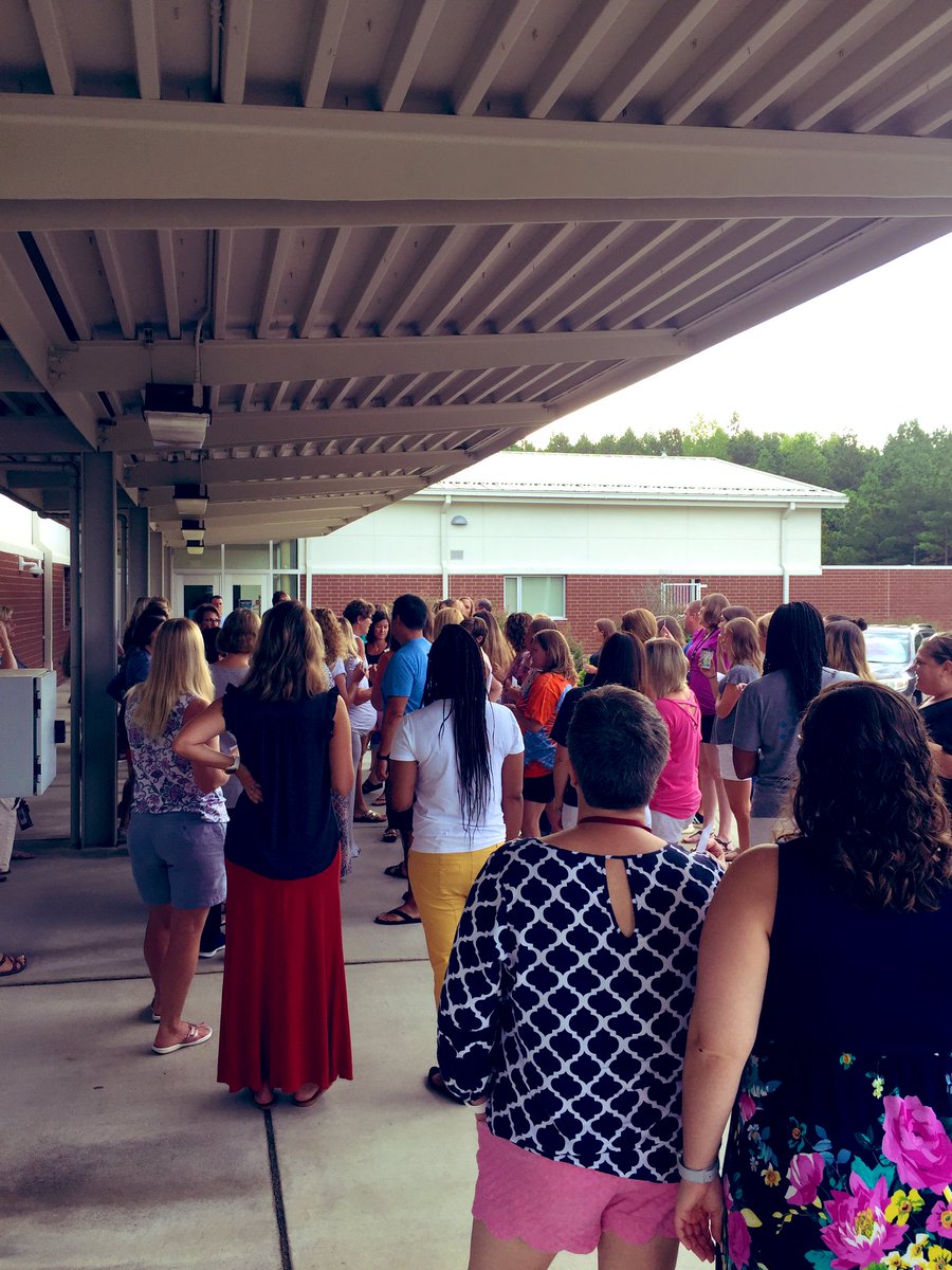 MillsParkElem's tweet photo. Our teachers are back!! ❤️ We’re kicking off the morning with a game of Human Scrabble!! #pantherpride #loveourteachers https://t.co/EMpVzAZJPG
