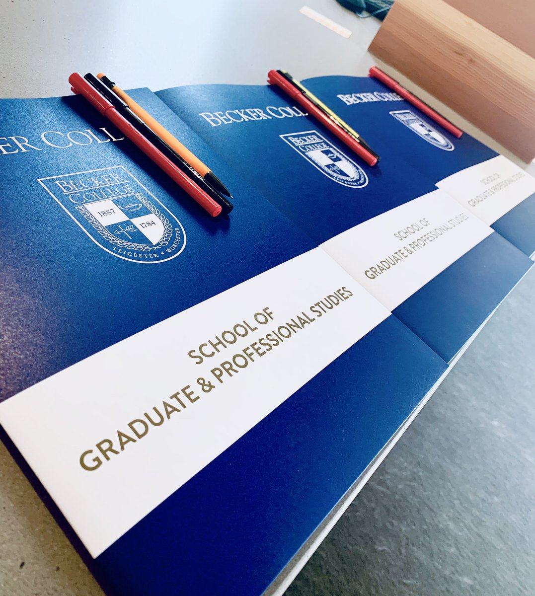 BeckerMfa's tweet image. Becker's Master of Fine Arts Residency starts this week! Check out our innovative studio based curriculum &amp;amp; unique schedule - becker.edu/mfa

If you're thinking of getting a graduate degree and have questions feel free to send us a message!
#mfa #highered #beckerhawks