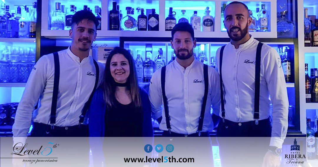 Level5_terrazas's tweet photo. Cócteles, shishas, combinados y sonrisas son las armas que tiene nuestro equipo para ayudarte a combatir el calor 🔥 No te lo pienses y vente a #level5th a convertir una aburrida tarde de martes en toda una experiencia memorable. ¡Te esperamos! 🍸🍹 #sevilla https://t.co/WGcMfoPkDJ