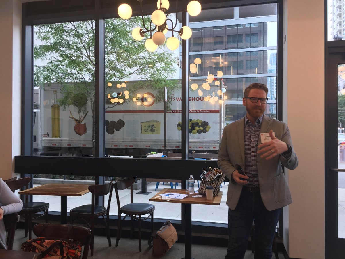 JoleanOlson's tweet image. Five #comms trends to follow with ⁦@RaganComms⁩ Justin Allen ⁦@DollopCoffeeCo⁩ #video #podcasting #blogging #Seo #didImentionvideo ⁦@IABCChicago⁩ #communications