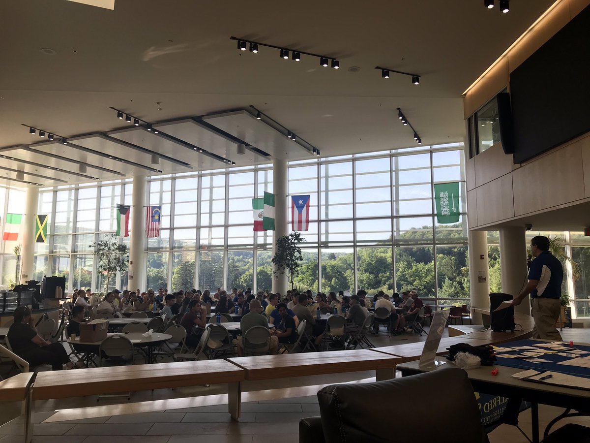 SAChatASC's tweet image. Great morning for our early @ASorientation Community Day move in! 100 new students dedicating the day to getting to know their new community through service! @AlfredState