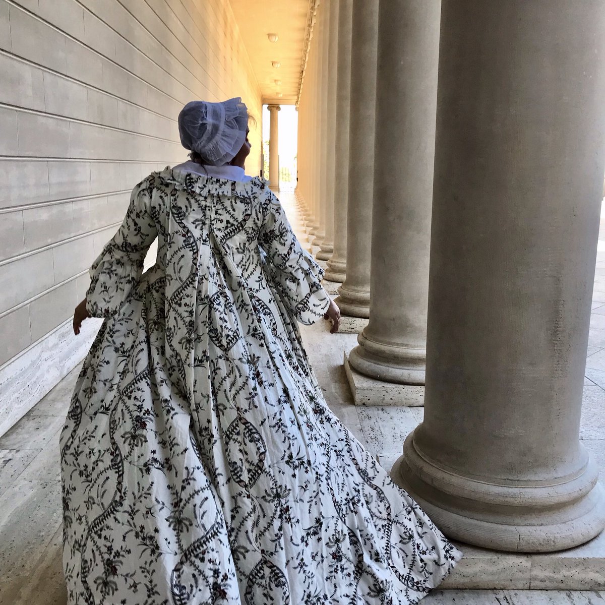 Evie_O's tweet photo. “It was deep as chairs needed to be in order to support the bird cages women wore around their waists. Not to mention all the silk and satin that was draped over them.” This made me chuckle, I have experience. #adow #timesconvert #ADiscoveryOfWitches #18thcentury @DebHarkness https://t.co/oylhKVGSx6