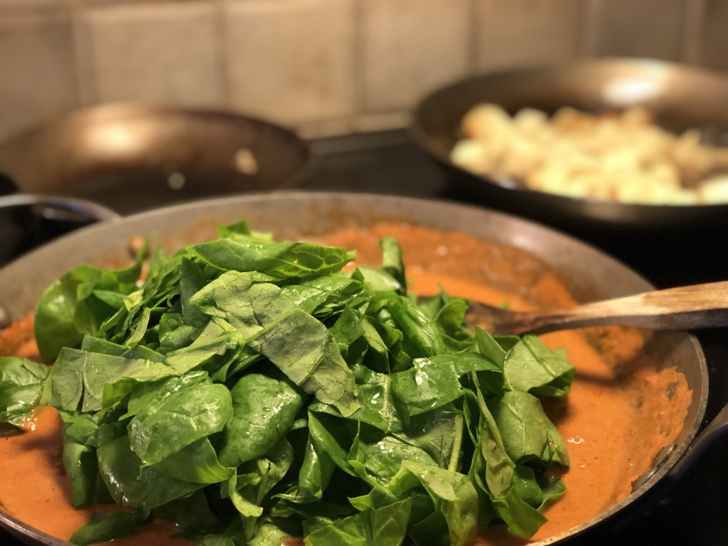 lindaklinton's tweet photo. Palak paneer med halloumi och solmogna tomater https://t.co/fYMyTmZOlP https://t.co/1YHEu0sMXH