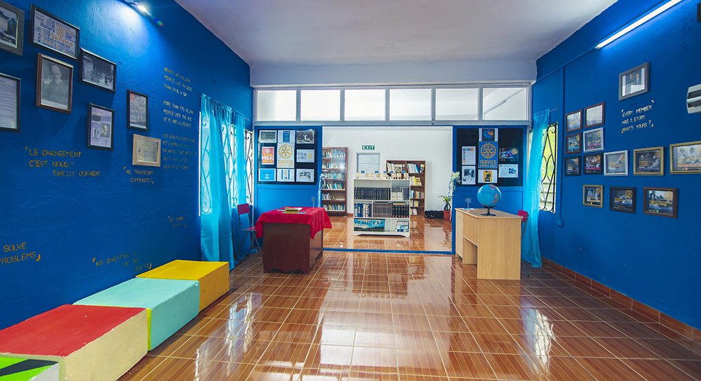 Rotary's tweet photo. #Rotary members in Mauritius transform abandoned building into the Leadership Library to create positive change in their community. #peopleofaction https://t.co/pBz2IiMy7Q https://t.co/SMdAw4Y3NN