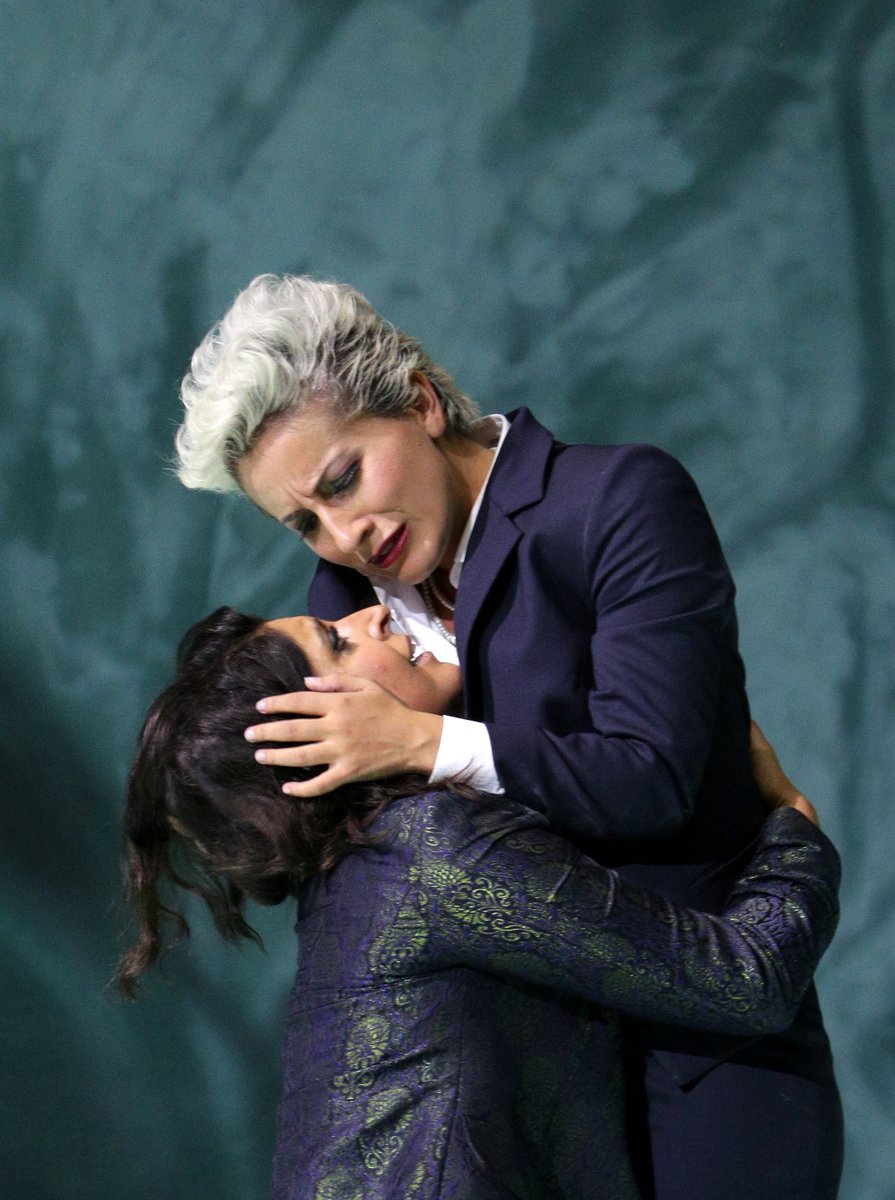 M__Mariotti's tweet photo. Quarta e ultima recita per la #ROFSemiramide firmata da #GrahamVick e proposta nella versione integrale curata da Philip Gossett e Alberto Zedda questa sera alle 19 al #ROFXL! Toix3 all’@OrchestraRai al #CoroVentidioBasso e a tutto il cast! https://t.co/TkqO8NVkEq📸AmatiBacciardi https://t.co/EfS1Ob0p3O