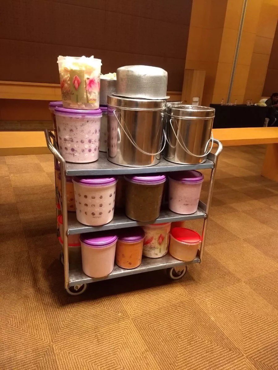 FeedingIndia's tweet photo. Around 1 ton of excess food was donated at the end of a corporate function at @Hyattregencymumbai! The food was donated by our #MagicWheels to people in need 🙏🏼 ! Donate food from your events/restaurants to people in need. :) #DonateDontThrow #ThinkBeforeYouThrow #MealsWithLove https://t.co/WRmalERl7Z