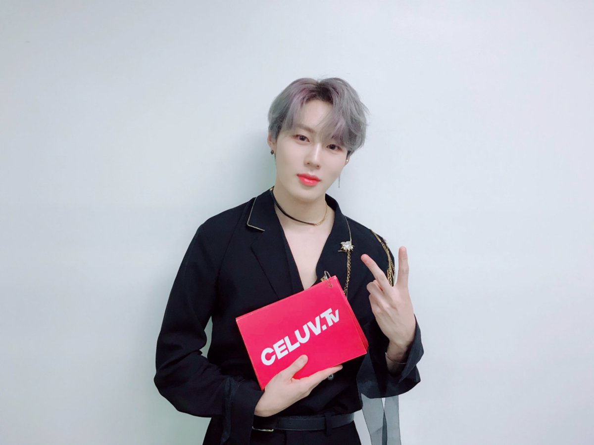HSW_officialtwt's tweet photo. [☁]

오랜만에 명MC로 활약한 성운이의 모습 잘 보셨나요?!
MC부터 무대까지 못하는 게 없는 완벽한 구르미!
성운이에게는 역시 하늘들의 응원이 최고입니다!💜
언제나 고마워요 하늘💙

#하성운
#HASUNGWOON https://t.co/YZyOgTS6s3