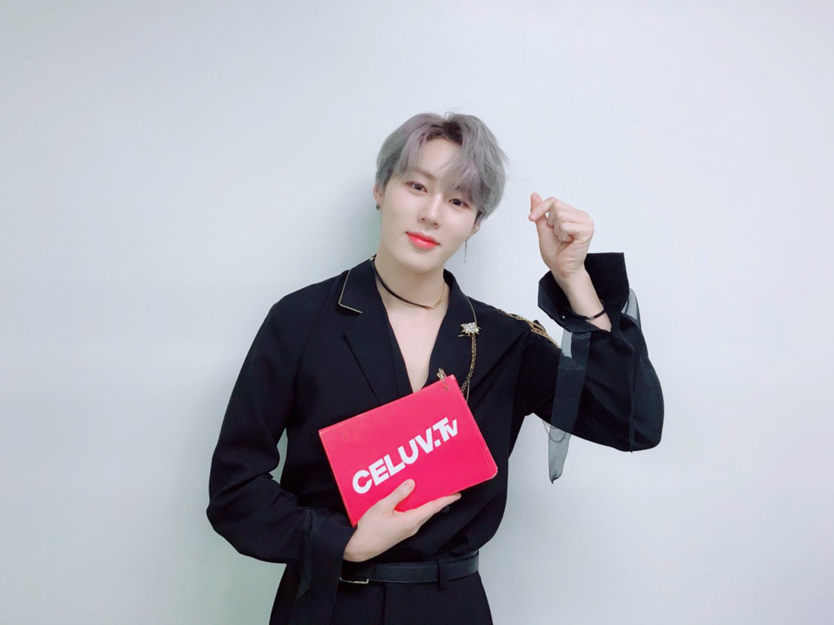 HSW_officialtwt's tweet photo. [☁]

오랜만에 명MC로 활약한 성운이의 모습 잘 보셨나요?!
MC부터 무대까지 못하는 게 없는 완벽한 구르미!
성운이에게는 역시 하늘들의 응원이 최고입니다!💜
언제나 고마워요 하늘💙

#하성운
#HASUNGWOON https://t.co/YZyOgTS6s3