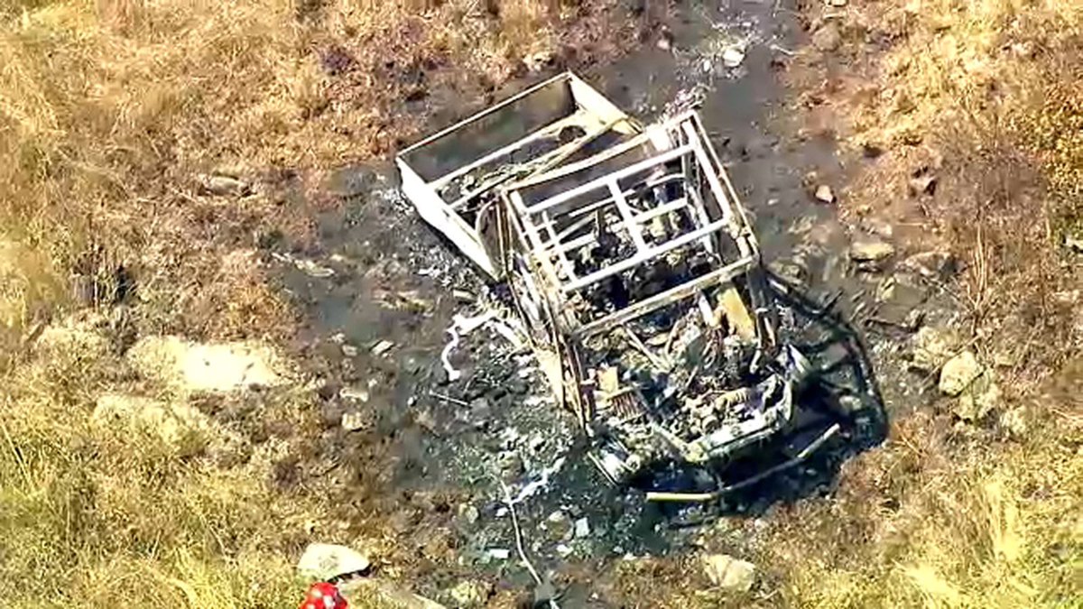 HSVUtilities's tweet photo. TRAGIC ACCIDENT.  This morning we extend our deepest condolences to the families and friends of two line workers who were electrocuted while working on power lines in the New York area.  The exact cause of the accident is still under investigation.  https://t.co/lnqq2Be4xS https://t.co/oAL0HZ2GMm