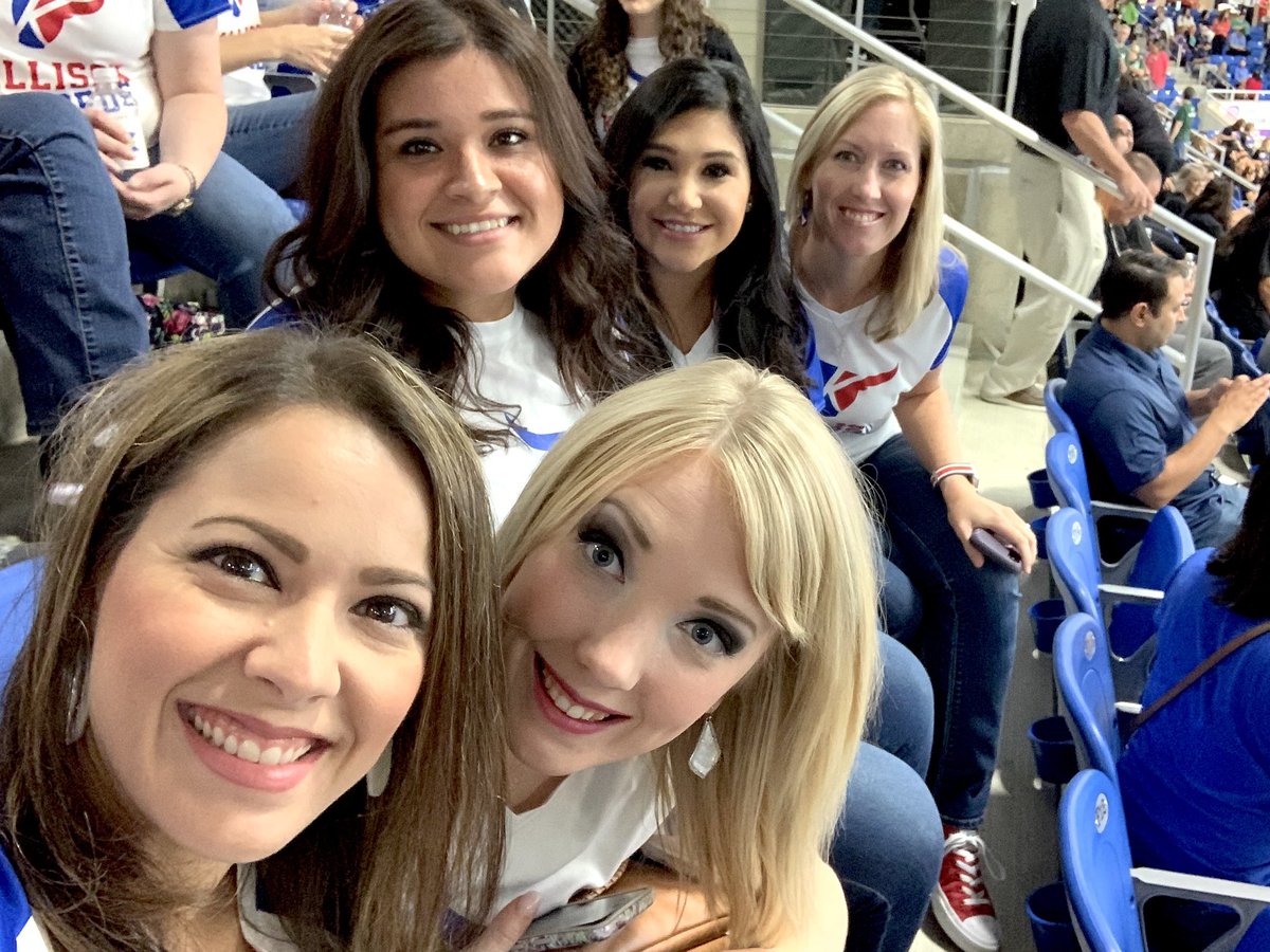 mrsbenavides3's tweet photo. #BeLegendary 🍎❤️ #ConvoSelfie @NISDKallison #LeadTheCharge @KarenaKiolbassa @KellyRankinNISD @AnnetteBraun3 @susy379 https://t.co/DFjPPokS7R