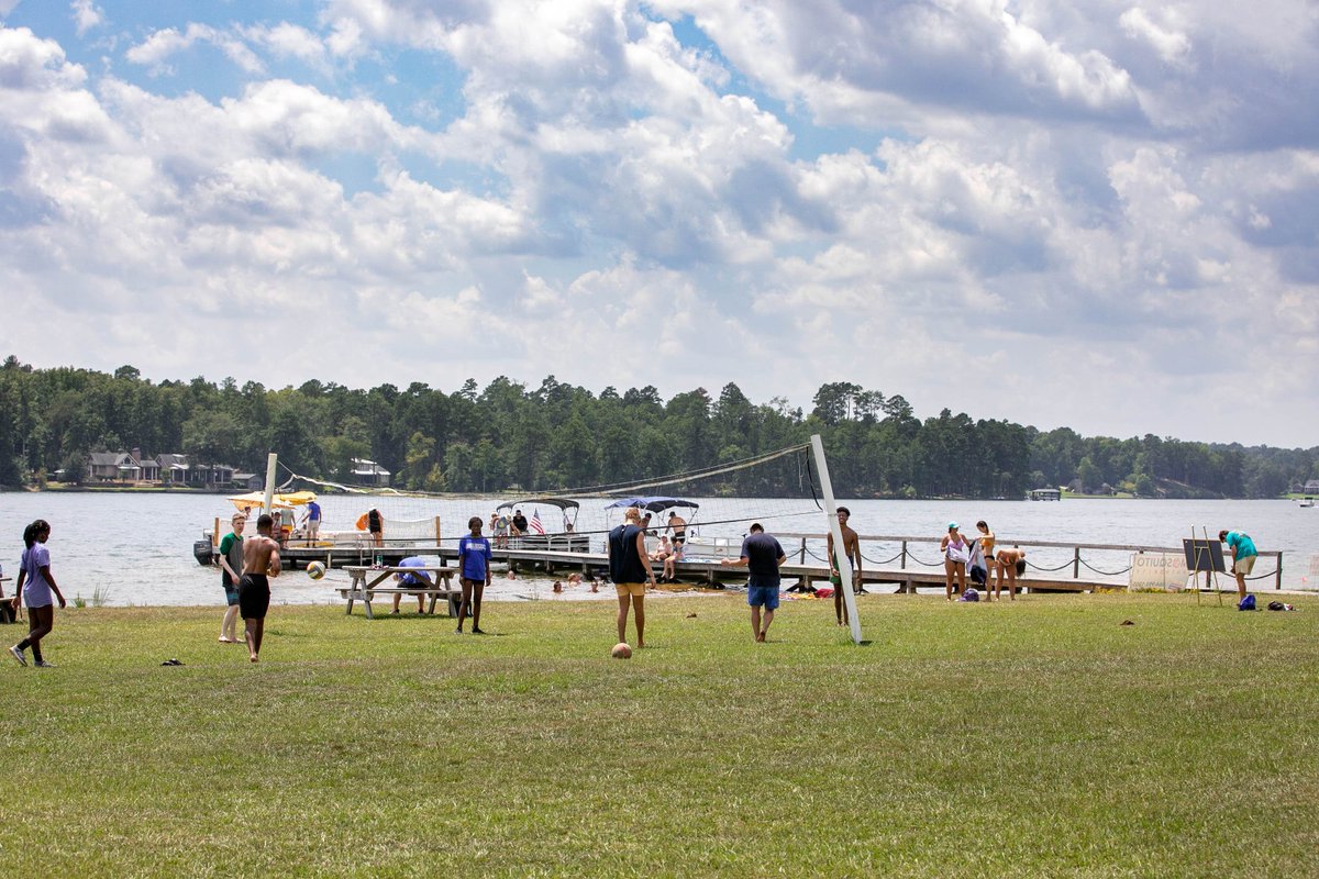 LanderUniv's tweet photo. In case this weather has you forgetting what the sun looks like, enjoy these photos from Saturday's Lake Day, part of #LaunchIntoLander. -Photos by Deb Nygro and Laura Brown
Full album: https://t.co/JlLPgA2hzU https://t.co/Es916wXAbd