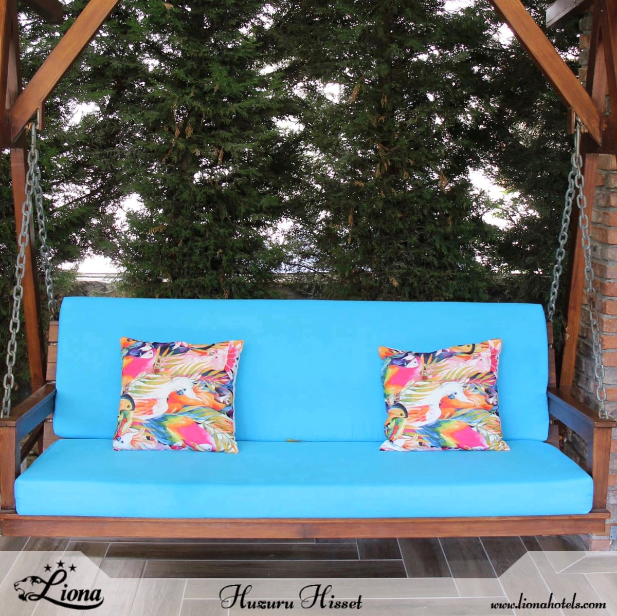 Çam kokuları eşliğinde buz gibi içeceğiniz ile birlikte salıncağın keyfini çıkarma zamanı 🤩🌿
#huzuruhisset