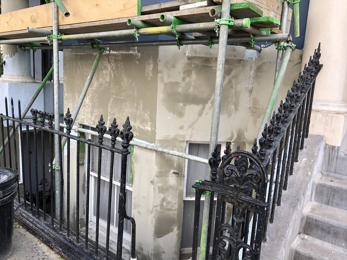 BespokeDecorUK's tweet photo. Progress on my #exterior #toupret #filler #NottingHill #painting #decorating @BespokeDecorUK #prepts #londonpainter #beforeandafter #design #designer #NottingHillCarnival #exteriordesign https://t.co/3fsRgyzgqp