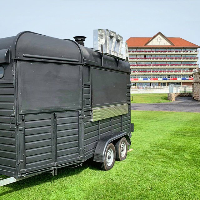 kneadnfeed's tweet photo. Ready and waiting at @yorkracecourse
To serve some fresh wood fired pizza to the @SkyBet team. @CGCEvents
•
•
•
#cgc #pizza #pizzatime #pizzaoven #delicious #corporate #lovepizza #woodfiredpizza #pizzagoals #races #events #love #foodie #skybet #lovewhatyoudo #york https://t.co/WIgM3idnN0