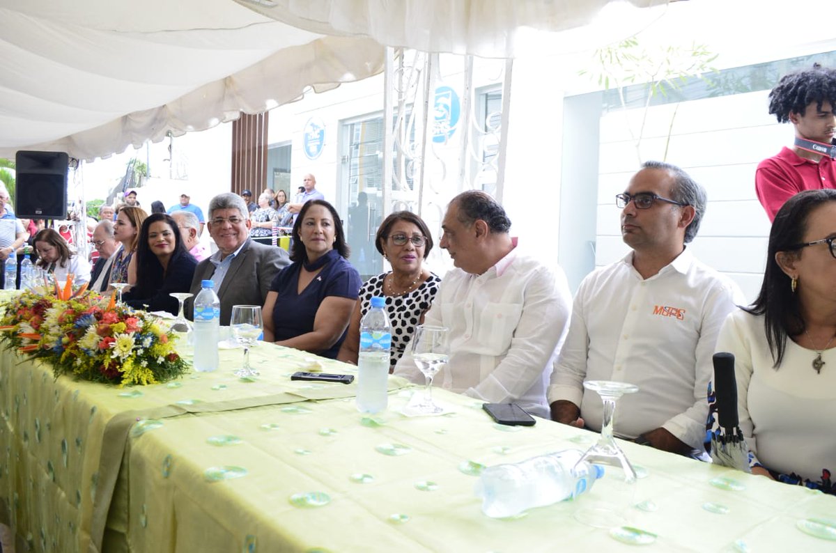corphotelsrd's tweet photo. Gerente General de #CORPHOTELS, Bienvenido Pérez participó ayer en la Inauguración del Centro de Atención Primaria Mamá Chen en el sector El Paraíso de la ciudad de #Santiago, realizada por @FonperRD. https://t.co/fyT7A2otoR