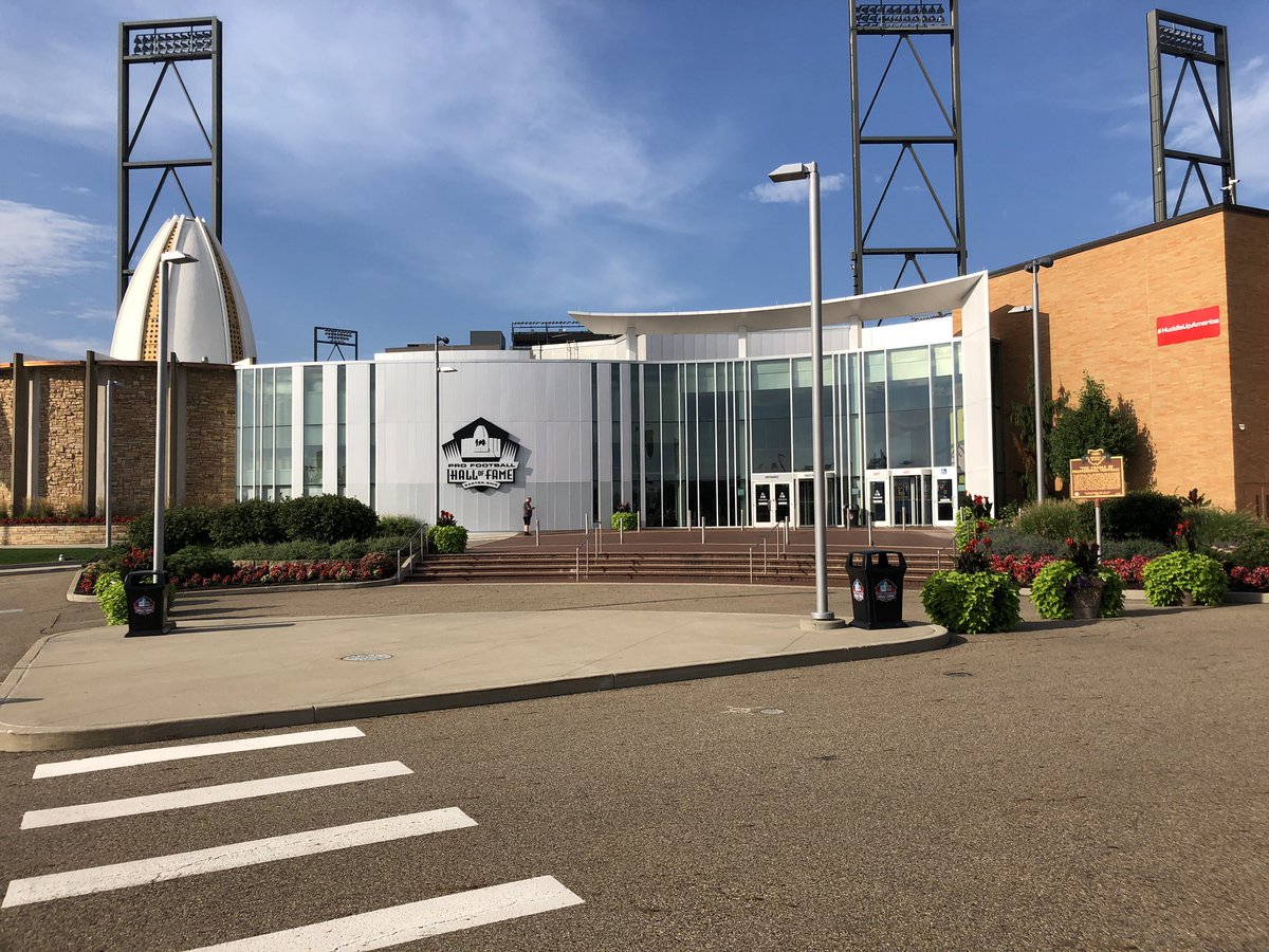 jjrennie's tweet photo. What a great birthday gift (from me to me). 

-1400 miles traveled
- 4 new states visited (KY IN MI OH)
- 2nd Great Lake seen (Erie)
- Bucket list location checked: Pro football HOF

#selfromance https://t.co/Cotoy1qcRq
