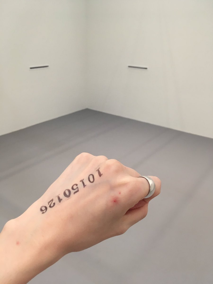 おれたち 8 18に見たあいちトリエンナーレ 愛知芸術文化センターでは 前から見たいと思ってたワリード ベシュティのfedexの作品が見られてよかった 梱包の段ボール箱と同じ大きさで作られ 輸送中にひび割れたガラスケース おれたち 8 18に見たあいちトリエンナーレ 愛知芸術文化センターでは 前から見たいと思ってたワリード ベシュティのfedexの作品が見られてよかった 梱包の段ボール箱と同じ大きさで作られ 輸送中にひび割れたガラスケース