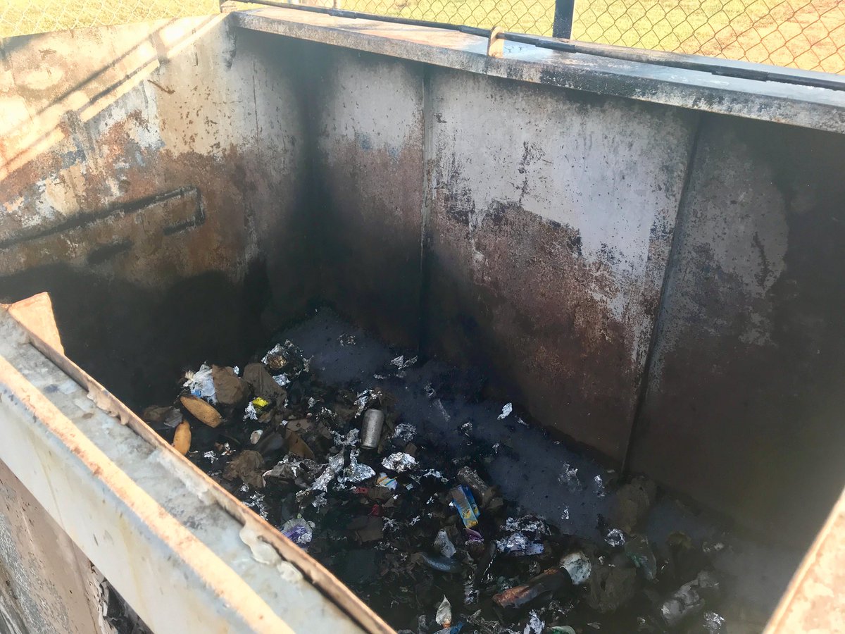 NorthKildonanCC's tweet photo. Thank you to the Winnipeg Fire Paramedic Service for quickly responding to the garbage bin fire at our community centre Monday night. If you saw anything suspicious around 10 p.m., please report it to the Winnipeg Police Service. https://t.co/IF9e0L6Jxk