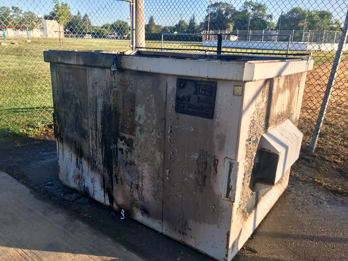 NorthKildonanCC's tweet photo. Thank you to the Winnipeg Fire Paramedic Service for quickly responding to the garbage bin fire at our community centre Monday night. If you saw anything suspicious around 10 p.m., please report it to the Winnipeg Police Service. https://t.co/IF9e0L6Jxk