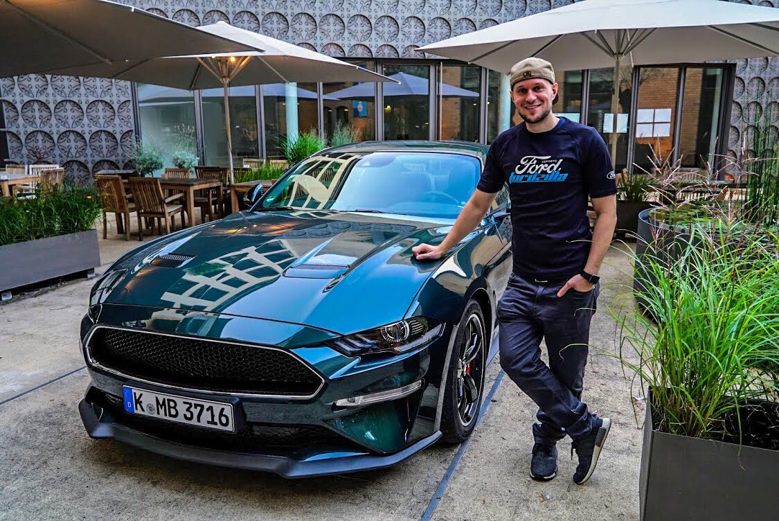 aSmoogl's tweet photo. Anzeige: Die Katze ist aus dem Sack, ich gründe mein eigenes eSport Team - und zwar gemeinsam mit Ford! Als erster Teamcaptain des deutschen Fordzilla Teams werde ich mich auf die Suche nach den besten Rennfahrern machen! Ich bin so aufgeregt😳👌#fordzilla #ford @Ford_de https://t.co/38wHVAlBMZ