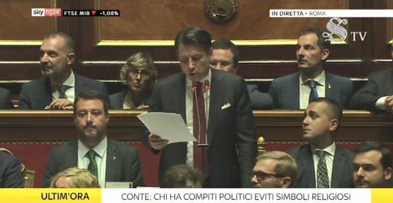 SkyTG24's tweet photo. #UltimOra #CrisiDiGoverno, #Conte al #Senato: chi ha compiti politici eviti simboli religiosi. Da #Salvini episodi di incoscienza religiosa https://t.co/JHWvCAGSwl https://t.co/Qncg05MESW