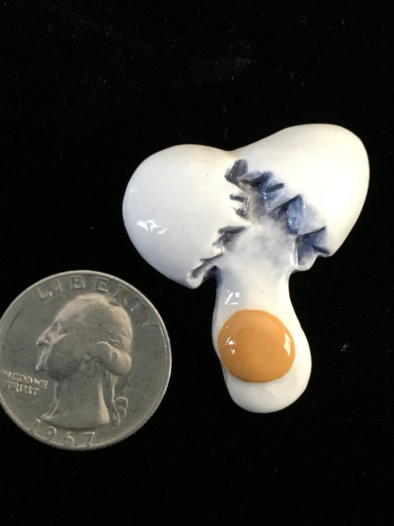 OddsRecycled's tweet photo. Cracked Egg Pin Brooch, Retro Pin, Egg Yolk https://t.co/TIkvdKZVNT #funkyfinds #retro #RecycledOdds #eggs #SpecialTParty #etsyspecialt https://t.co/owftUrguZK