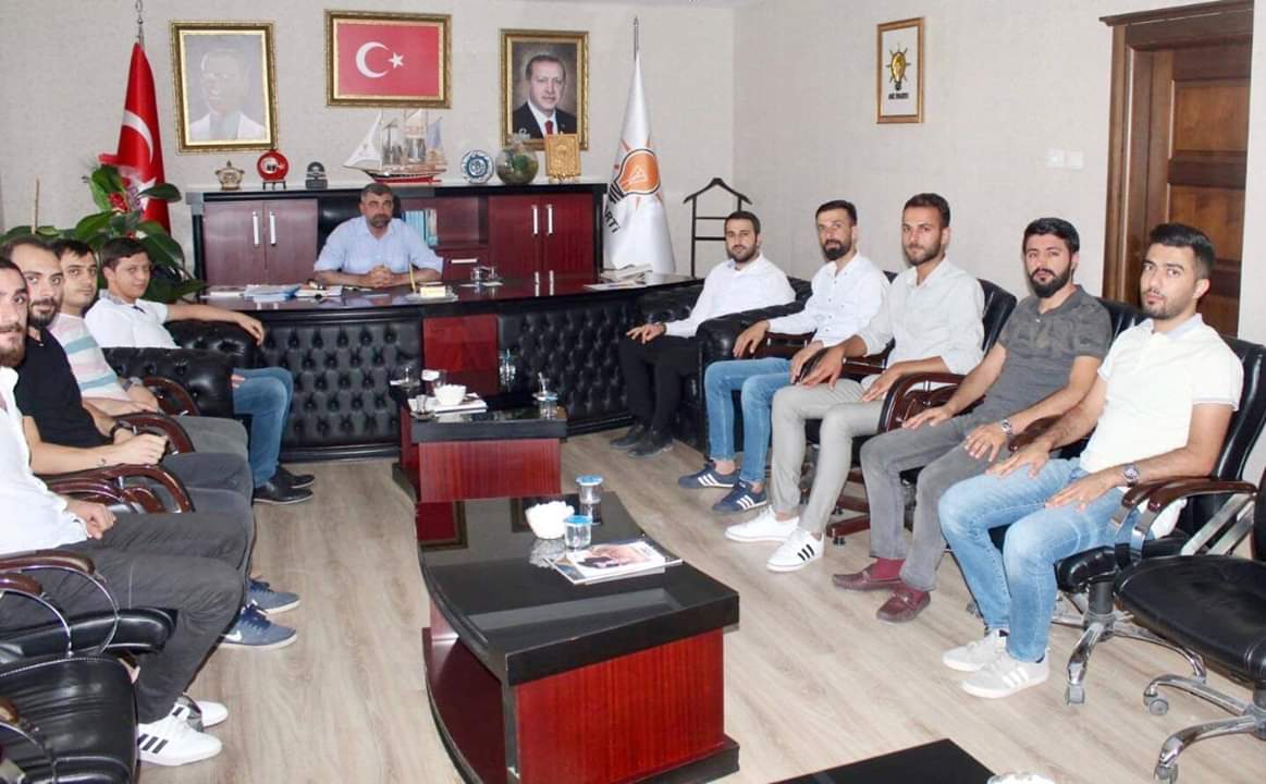 MazGenclik47's tweet photo. İl Başkanımız Sayın Faruk Kılıç İl Gençlik Kolları Başkanımız Sayın Ahmet Özkan ve İlçe Gençlik Kolları Başkanlarının katılımıyla  gündeme ilişkin konuları istişare ettik. https://t.co/0jesHG5HaF