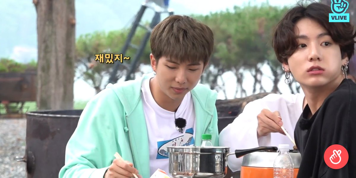 mogucharon's tweet photo. om nom nom
#jungkook #jungkookeating #bts #army #rm #namjoon #btseating https://t.co/2cPnhnR67n