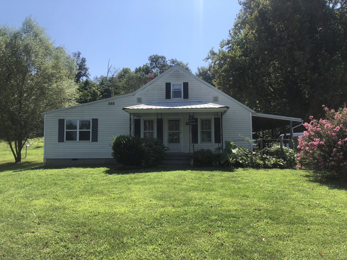 kurtzauction's tweet photo. UPCOMING AUCTION: Home on 25.617 acres in La Center, KY. Auction to be held on August 28th. For more information contact Clay Taylor, auctioneer or follow the link below: https://t.co/q4S0TiOeZ8 https://t.co/FlSCGpwc0s