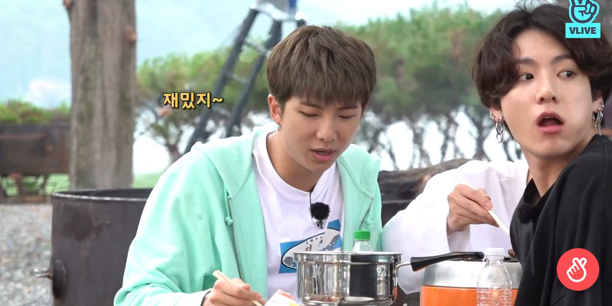mogucharon's tweet photo. om nom nom
#jungkook #jungkookeating #bts #army #rm #namjoon #btseating https://t.co/2cPnhnR67n