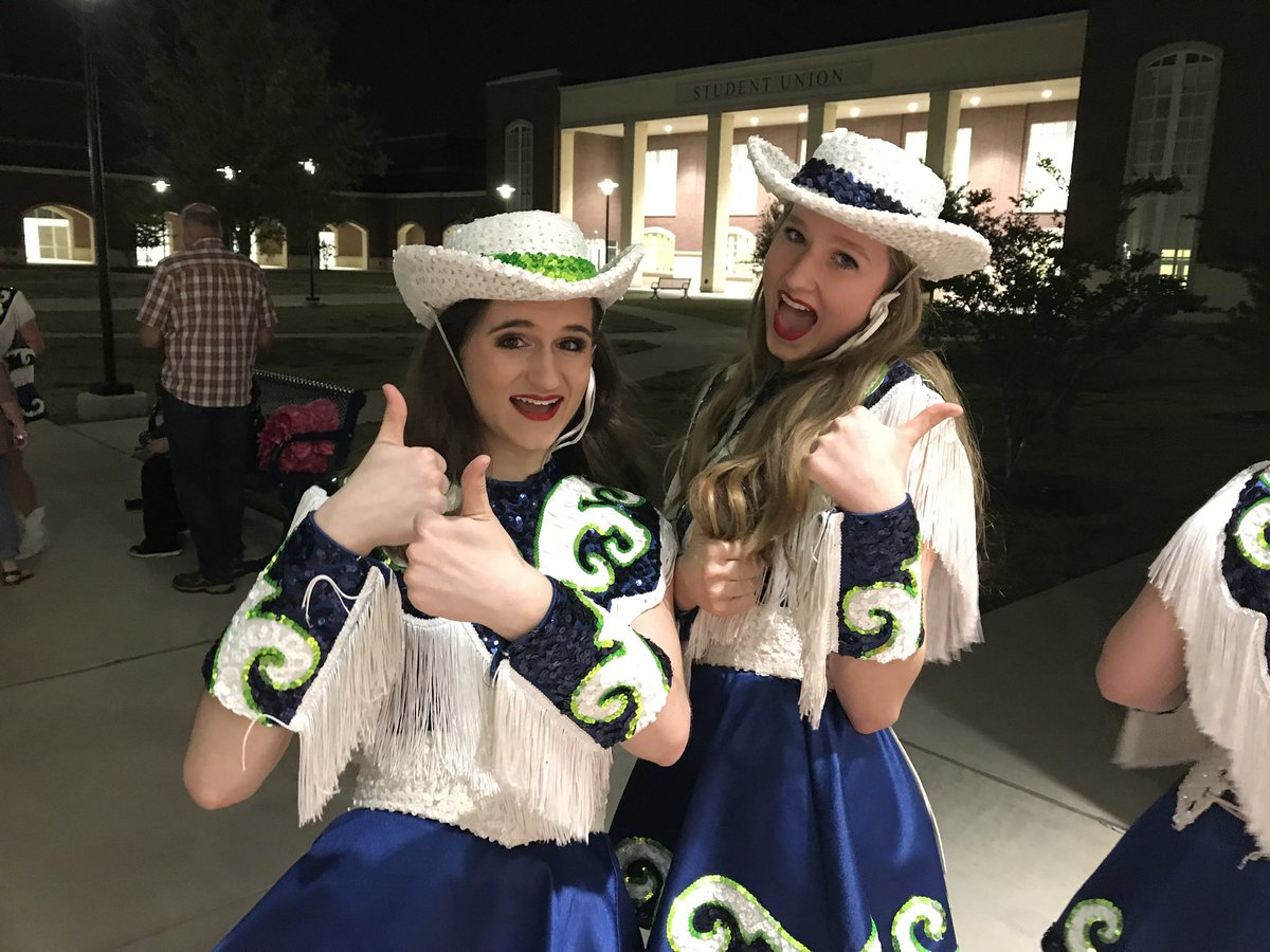 Emily__Austin02's tweet photo. HAPPY BIRTHDAY SHYANNE!!! Hope you have the best birthday and eat lots of junk! Love you long time 💕 https://t.co/XGA5qstnUb