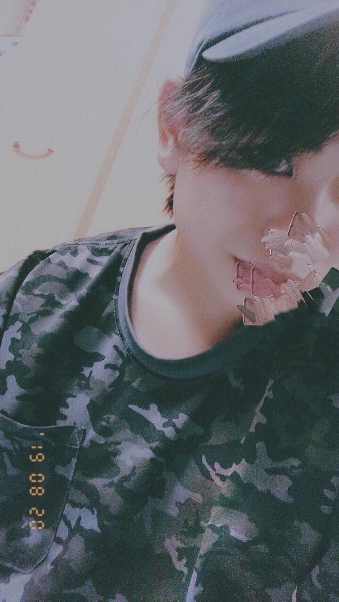 to___ka____0's tweet photo. 男装という男装ではないけどやってみたかったからやってみました🤷‍♀️
・
・
男性に見えますか？笑 https://t.co/ANGrTWU5dw