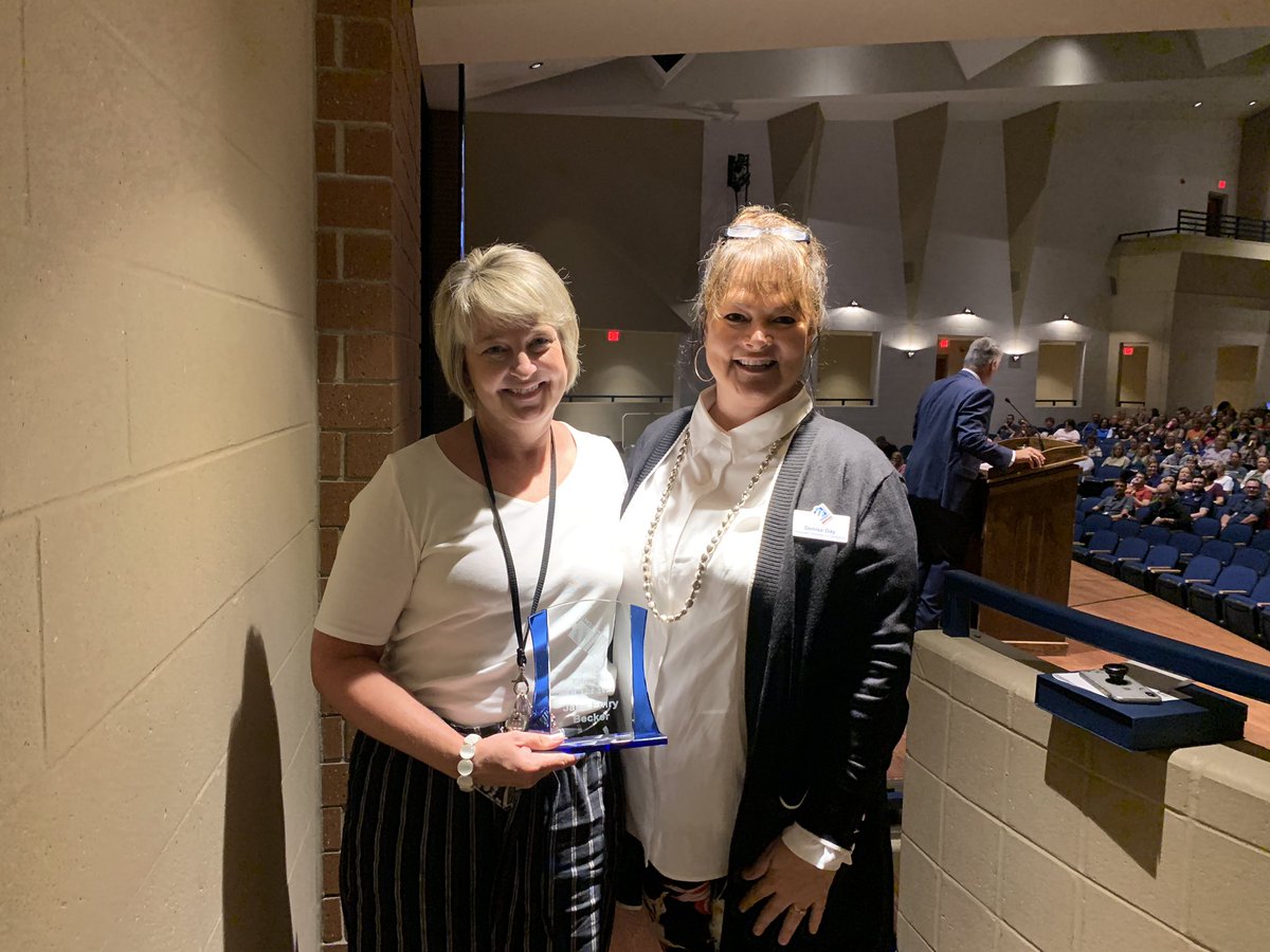 UrbandaleCSD's tweet photo. Congratulations Jane Emry Becker named @Urbandalechmbr Educator of the Year! Thank you Denise for an outstanding presentation for Jane! #weloveteaching #welovelearning #powerofU https://t.co/Ssp4986vw8