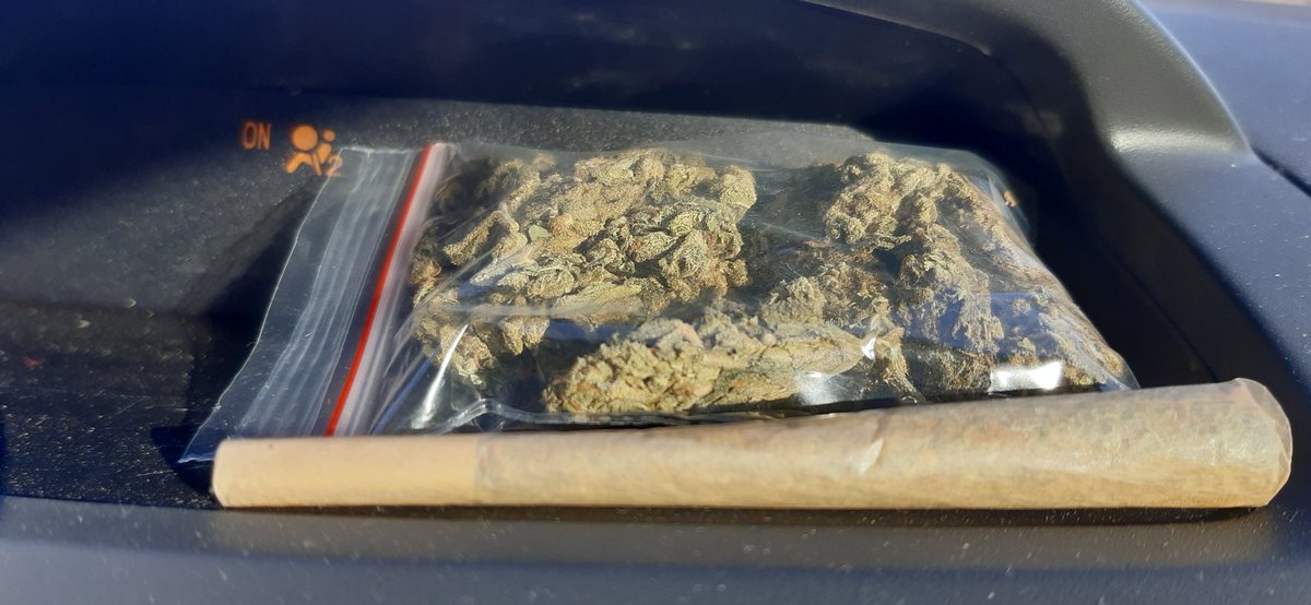 HotBoxKitten1's tweet photo. Thank you for the beautiful gift.....#weed #joint https://t.co/CPYU4aXgmm
