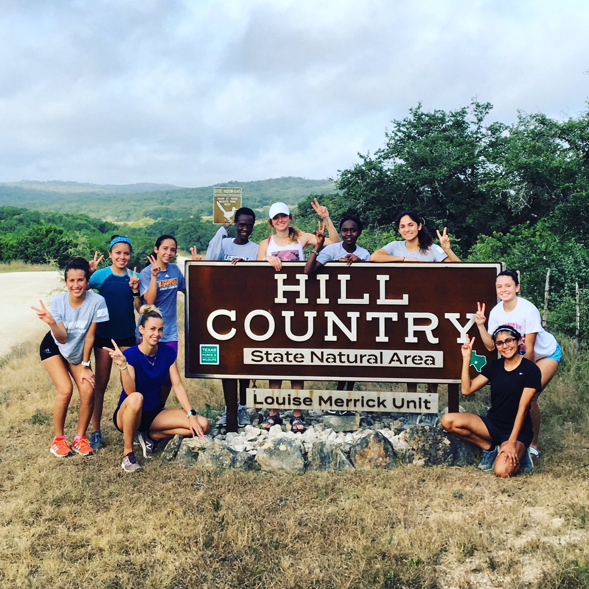 riwolfmusic's tweet photo. @goutrgv @UTRGVTrackField Girls Squad getting the annual picture in Hill Country after a great morning session.  #vnation #utrgvxc ✌️ https://t.co/nFgdlBd7Sb