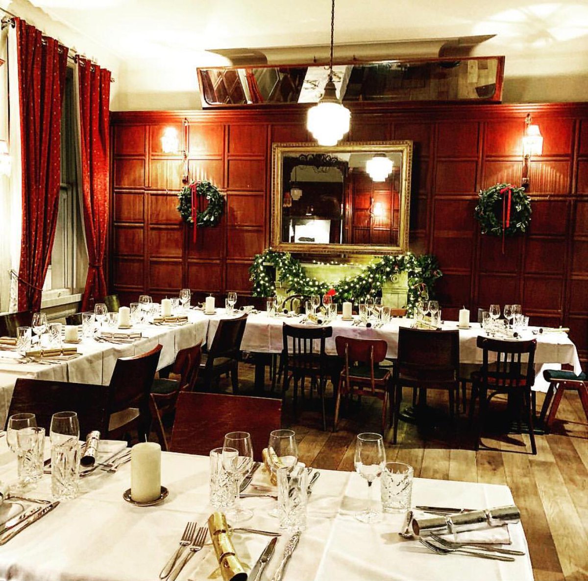 Have you booked your Christmas party yet?? 
Enquire now - thechelsealodge.com
For a cosy Christmas in our function room 
🎄 🎉
#privatehire #christmasdinner #london #londonpubs #chelsea