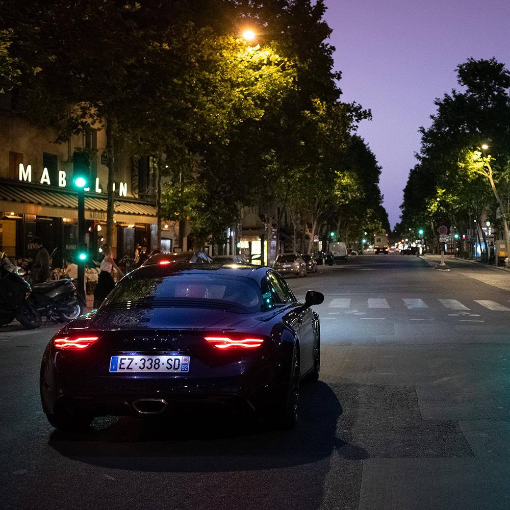 AlpineCarsFR's tweet image. Au détour d’une rue, Paris s’éveille. #AlpineCars