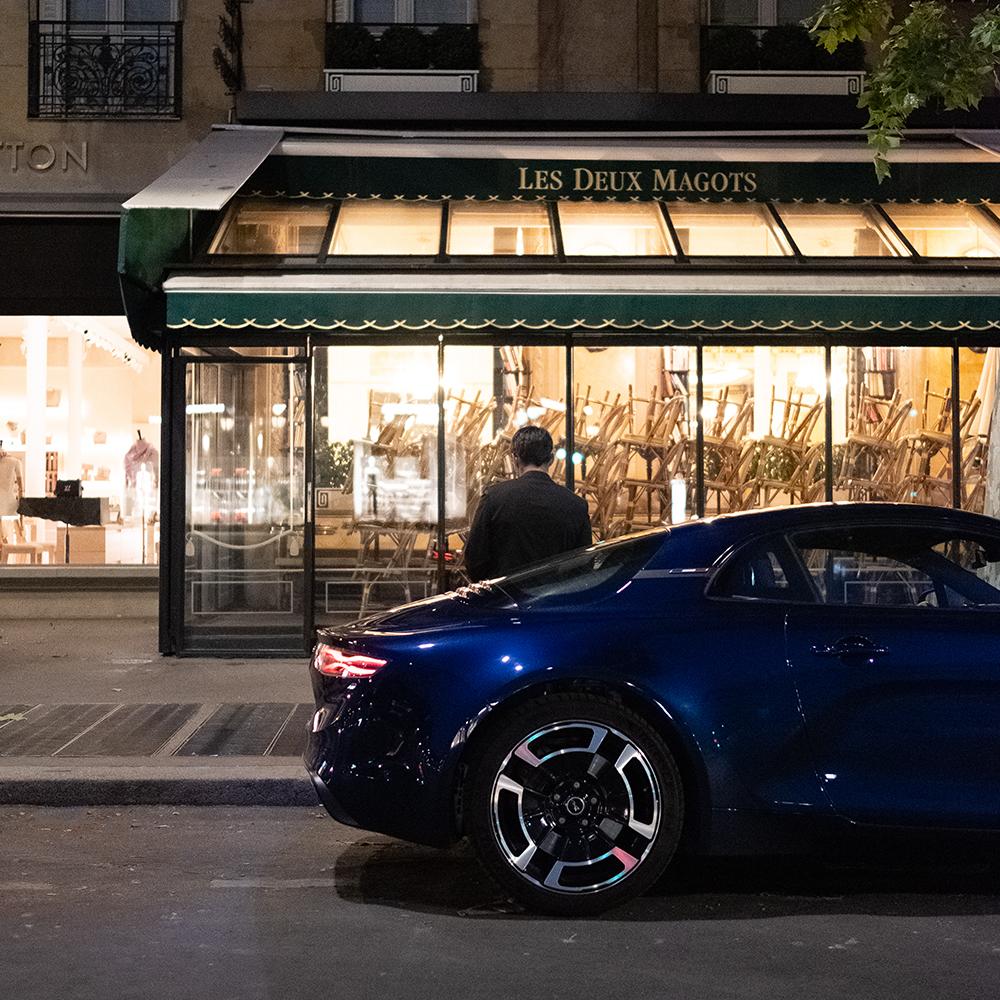 AlpineCarsFR's tweet image. Au détour d’une rue, Paris s’éveille. #AlpineCars