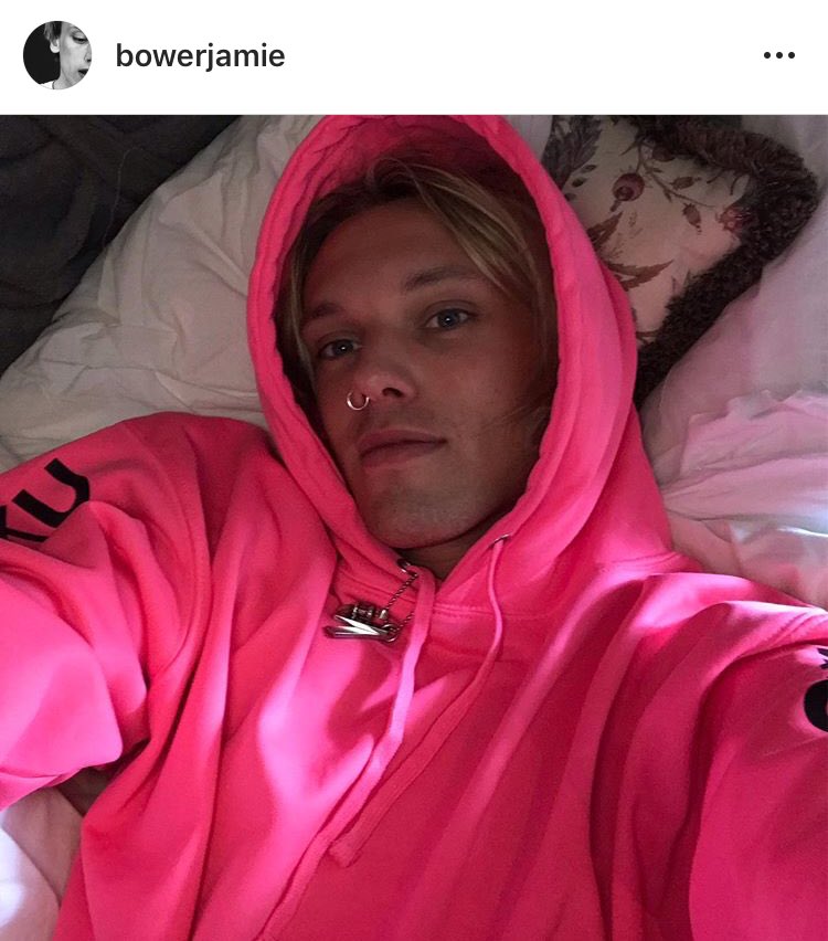 JamieBower_TH's tweet photo. หนีมาเข้าห้องน้ำเพื่อหวีดภาพนี้ ... ทำงานต่อมีฟามสุขละ ต่ออายุชั้นเลย https://t.co/lfT80jDIS9