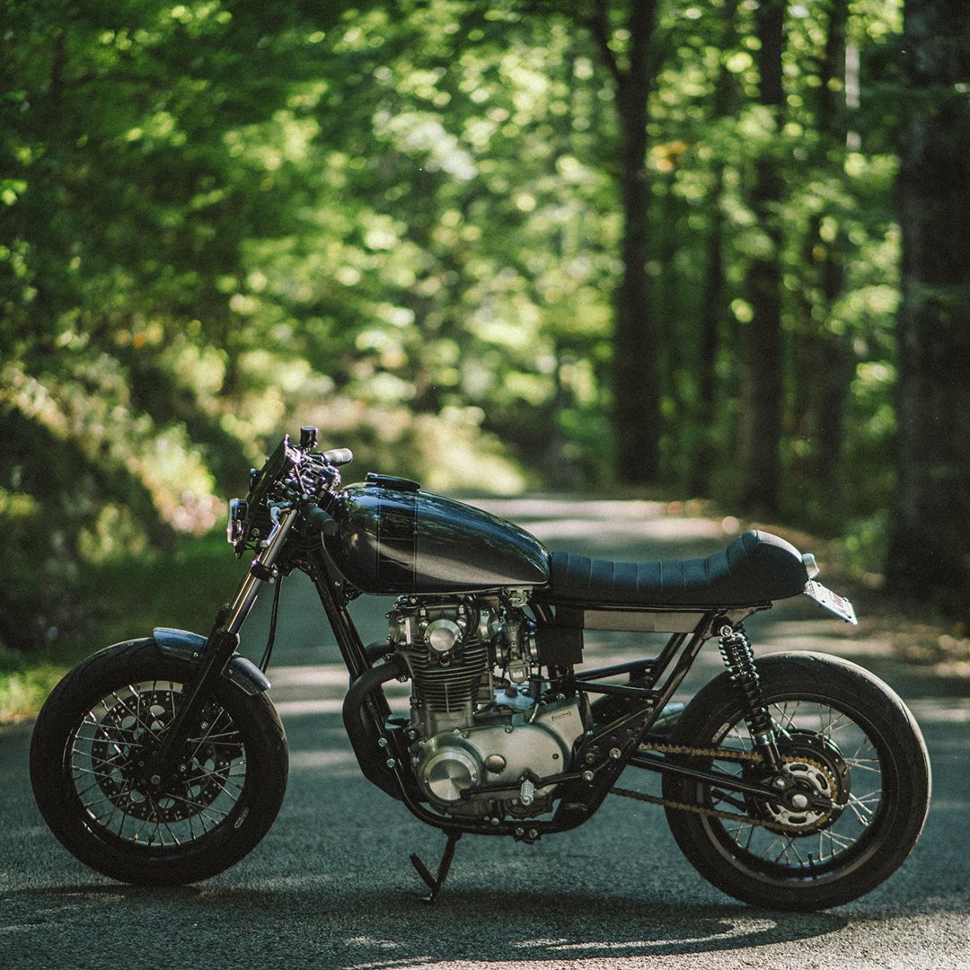 analogmoto's tweet photo. You can get close but you can't touch it. Our "1981 YAMAHA XS650 – RELOADED" build on this #callouttuesday.
.
.
.
#makeityours #makeitanalog #bike #ktm #instabike #motogp #bikersofinstagram #racing #bikers #motorbike #motorcycle #biker #harleydavidson #moto #ducati #yamaha https://t.co/3zX4PuiLij