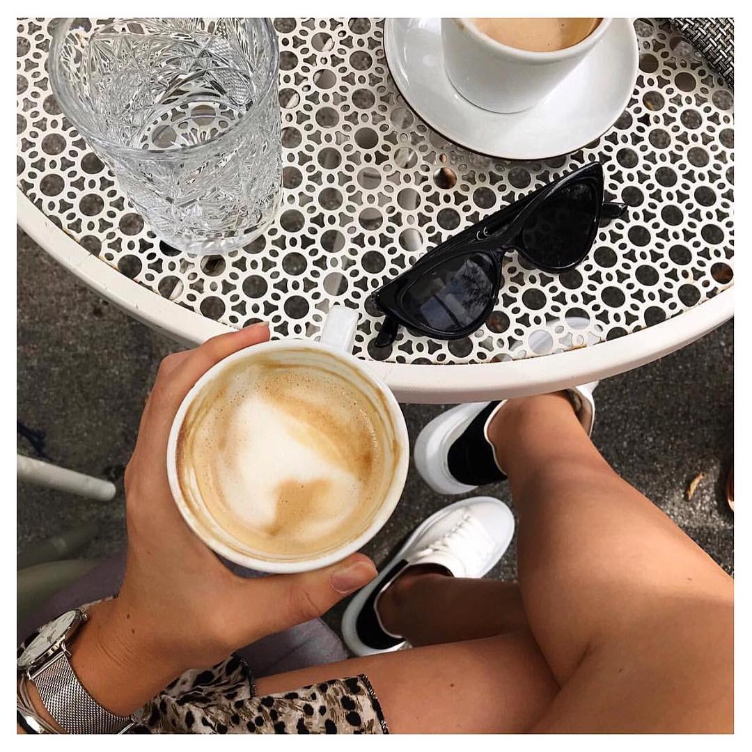 OutcarbCom's tweet photo. The time is always right to have coffee with your favorites. #reimaginetime #outcarb #watches #relax https://t.co/ccL6BmEDJI